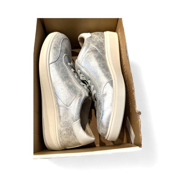 NWT LifeStride Women’s 8.5Wide Slip on Silver Happy Hour Sneakers Comfort - Picture 6 of 7